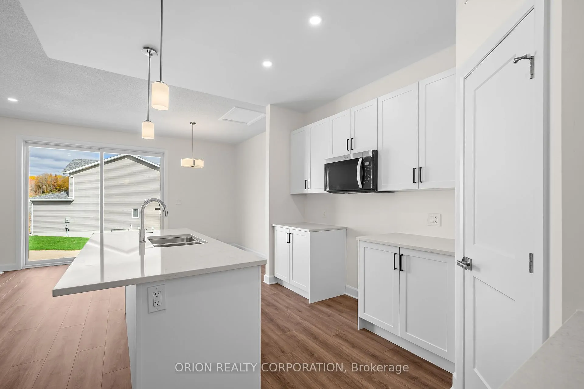 Photo 11 of 232 Dockside Drive, Kingston, Kingston East (Incl Barret Crt) — HOMEH