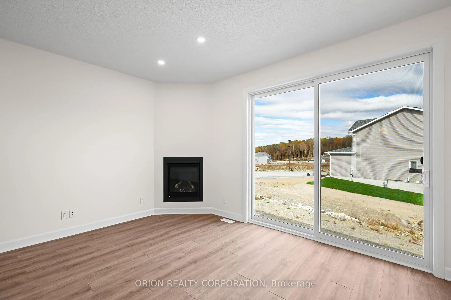 Photo 13 of 232 Dockside Drive, Kingston, Kingston East (Incl Barret Crt) — HOMEH