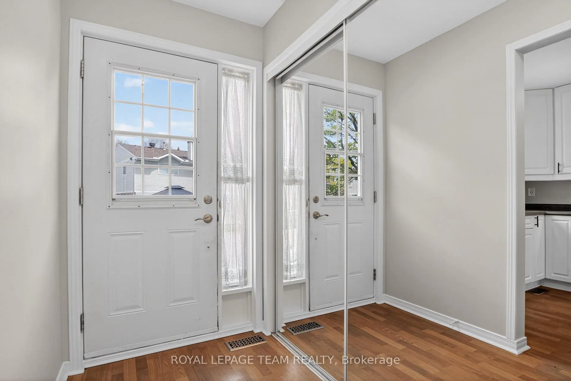 Photo 4 of Unit 1821, 1821 Winter Rose Lane, Ottawa, Orleans/Sunridge — HOMEH