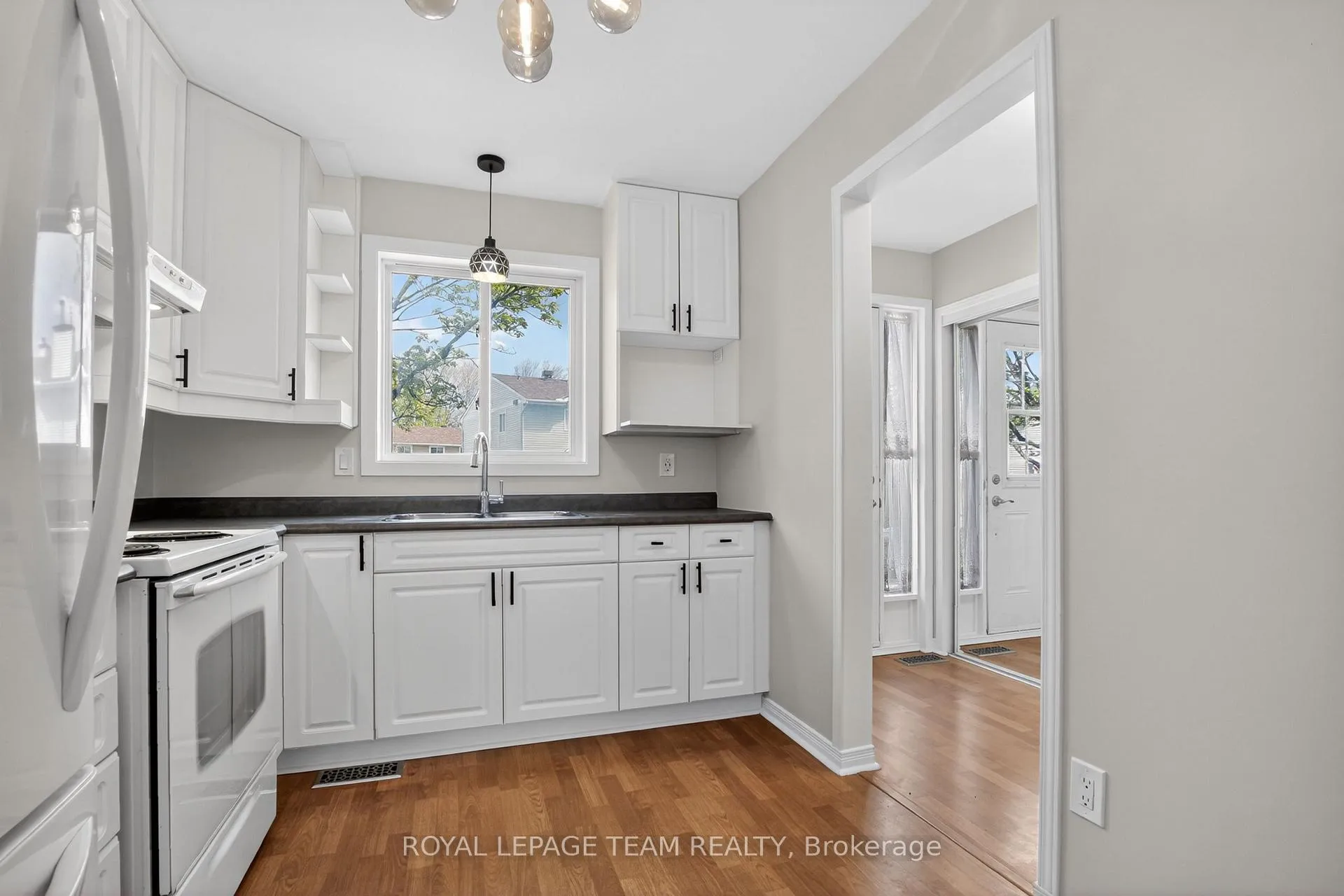 Photo 9 of Unit 1821, 1821 Winter Rose Lane, Ottawa, Orleans/Sunridge — HOMEH