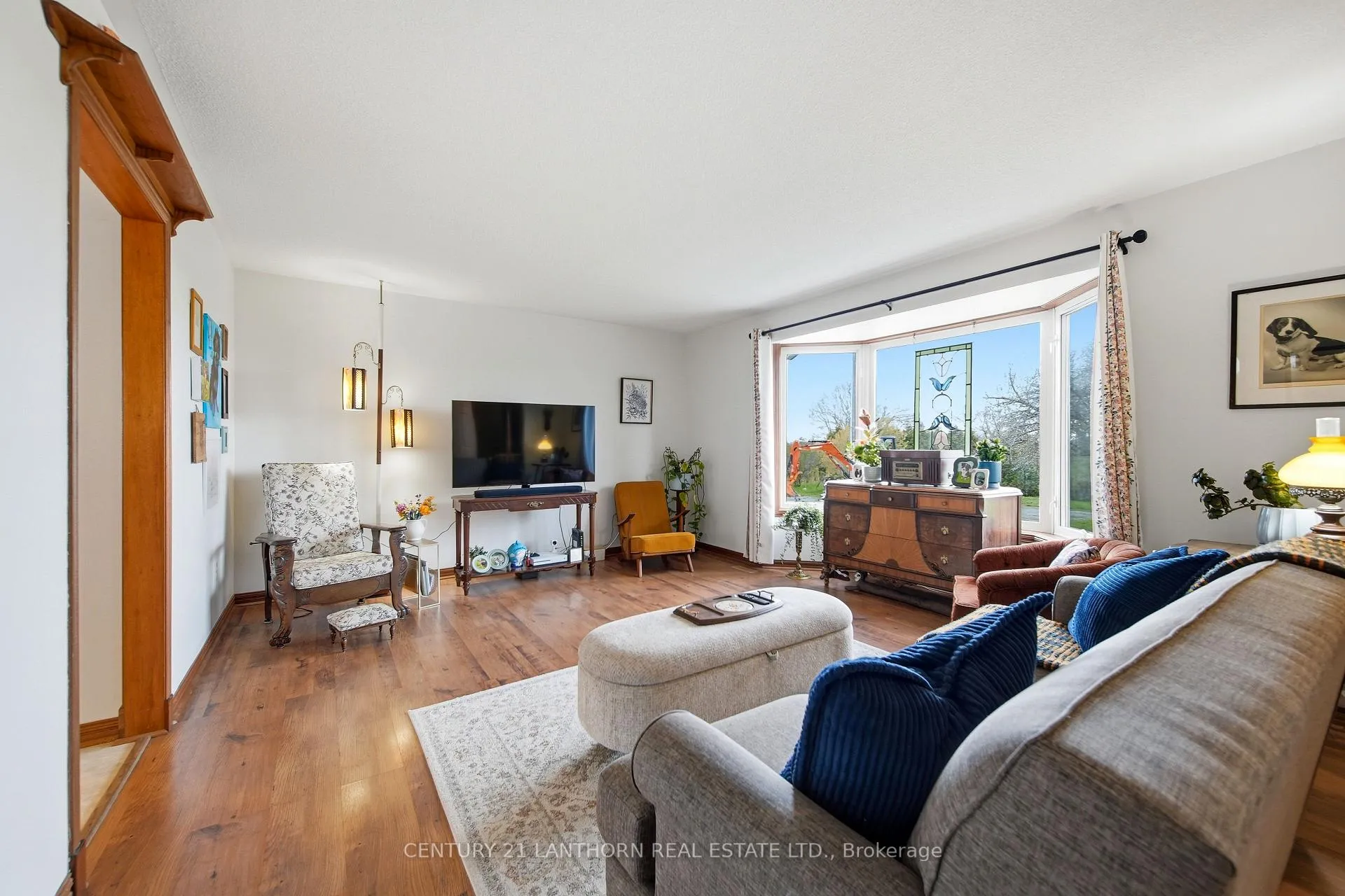 Photo 2 of 1337 Hamilton Road, Quinte West, Sidney Ward — HOMEH
