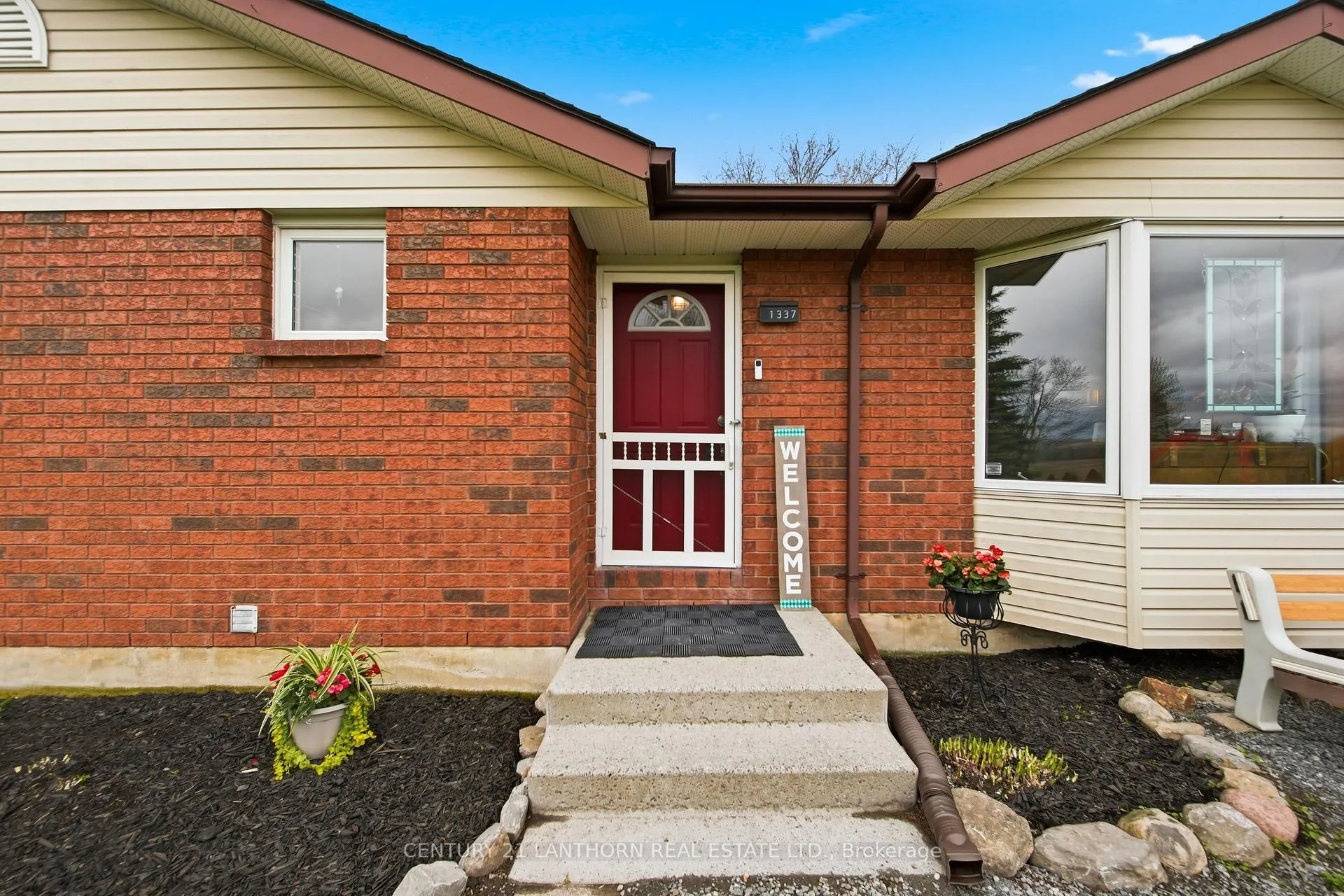 Photo 6 of 1337 Hamilton Road, Quinte West, Sidney Ward — HOMEH