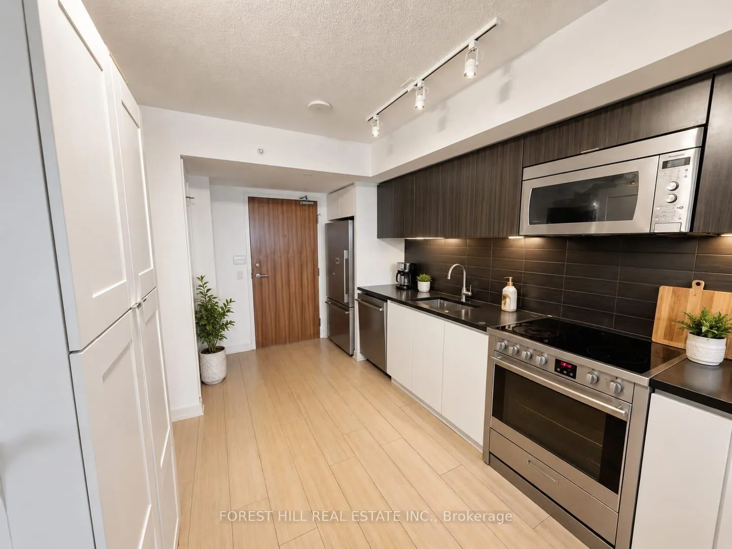 Photo 2 of Unit 3710, 75 Queens Wharf Road, Toronto, Waterfront Communities — HOMEH