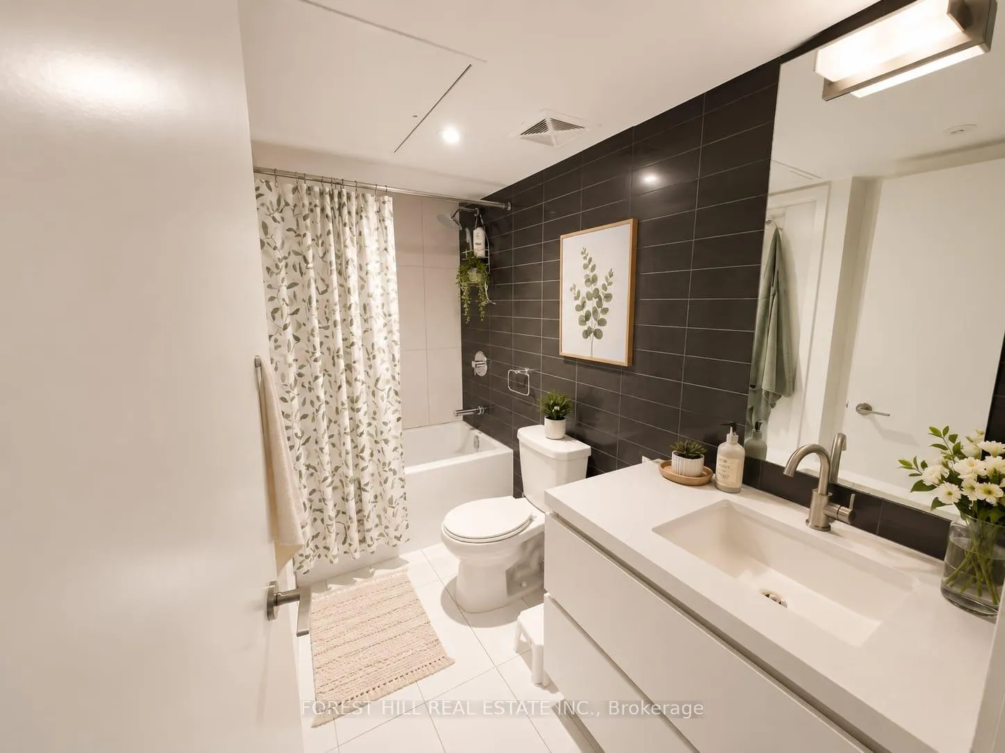 Photo 5 of Unit 3710, 75 Queens Wharf Road, Toronto, Waterfront Communities — HOMEH
