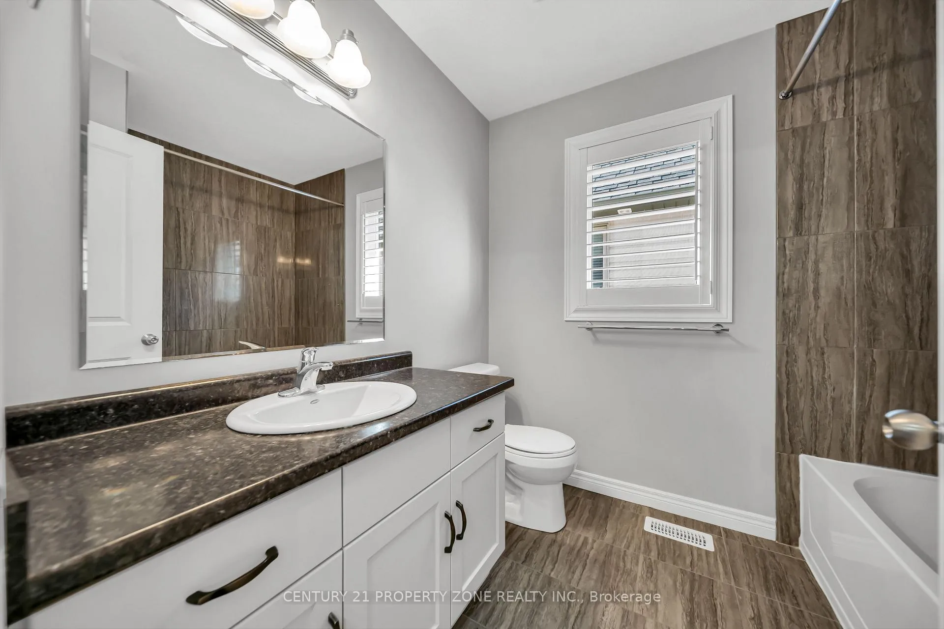 Photo 18 of 130 Elmbank Trail, Kitchener, Doon South — HOMEH