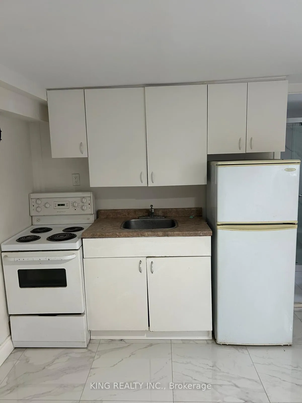 Photo 2 of Unit 2, 2 Elm grove Drive, Toronto, South Parkdale — HOMEH