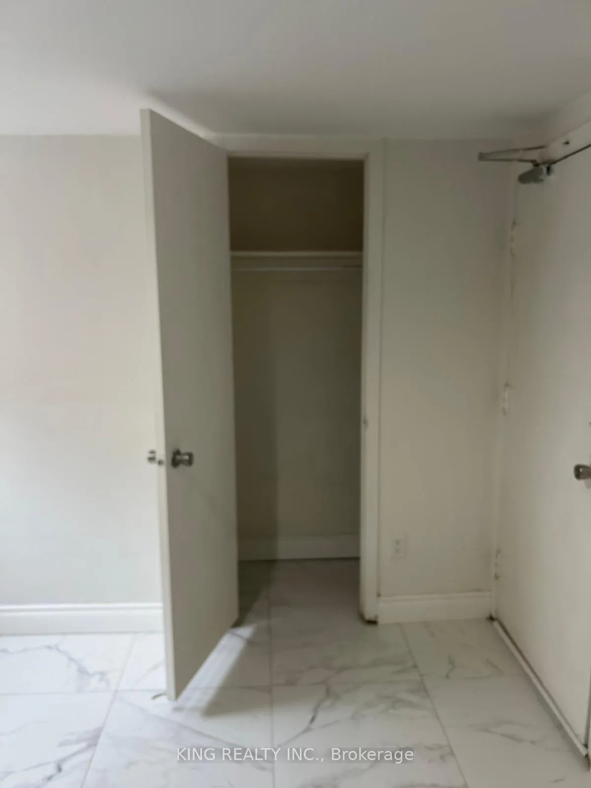 Photo 4 of Unit 2, 2 Elm grove Drive, Toronto, South Parkdale — HOMEH