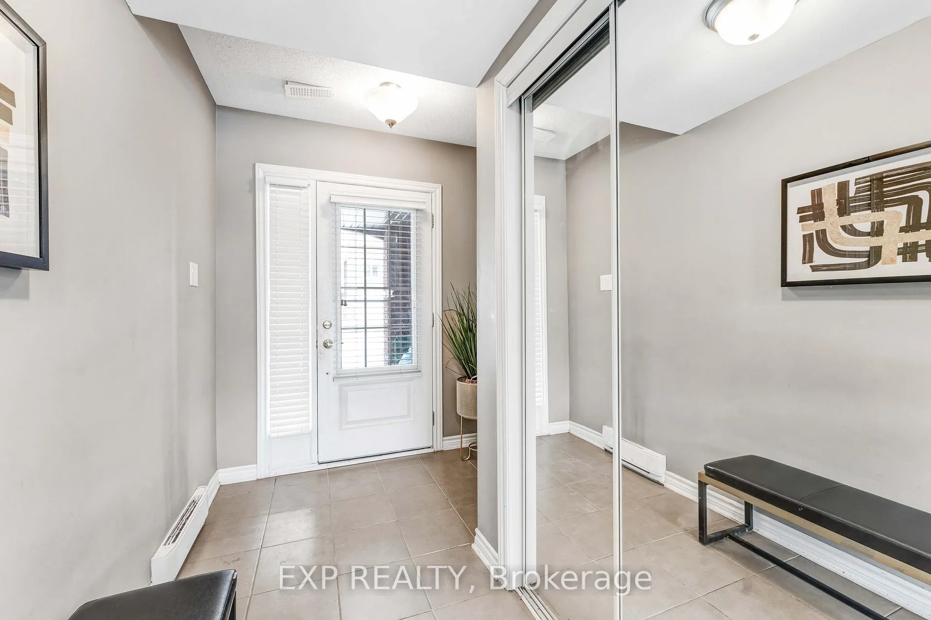 Photo 3 of 489 Coldwater Crescent, Ottawa, Kanata - Emerald Meadows/Trailwest — HOMEH