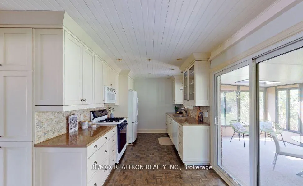 Photo 11 of 38 Chant Crescent, Markham, Unionville — HOMEH