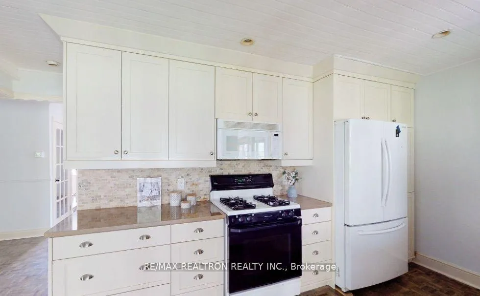 Photo 13 of 38 Chant Crescent, Markham, Unionville — HOMEH