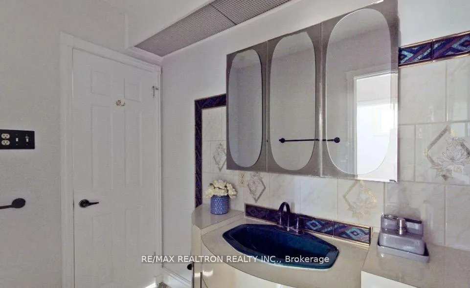 Photo 25 of 38 Chant Crescent, Markham, Unionville — HOMEH