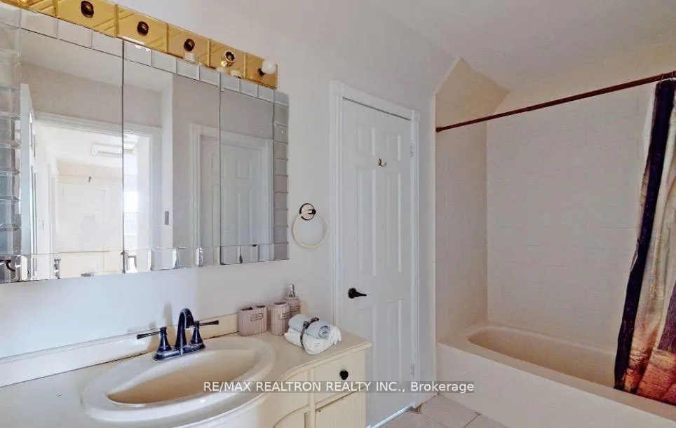 Photo 29 of 38 Chant Crescent, Markham, Unionville — HOMEH