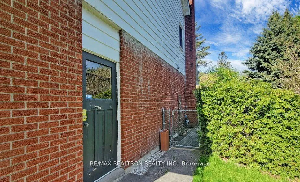 Photo 34 of 38 Chant Crescent, Markham, Unionville — HOMEH