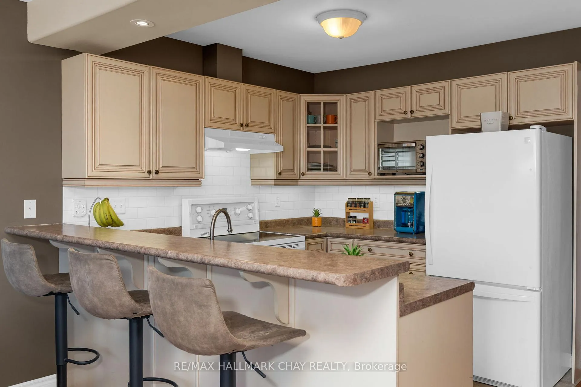 Photo 11 of 334 Cundles Road E, Barrie, Little Lake — HOMEH