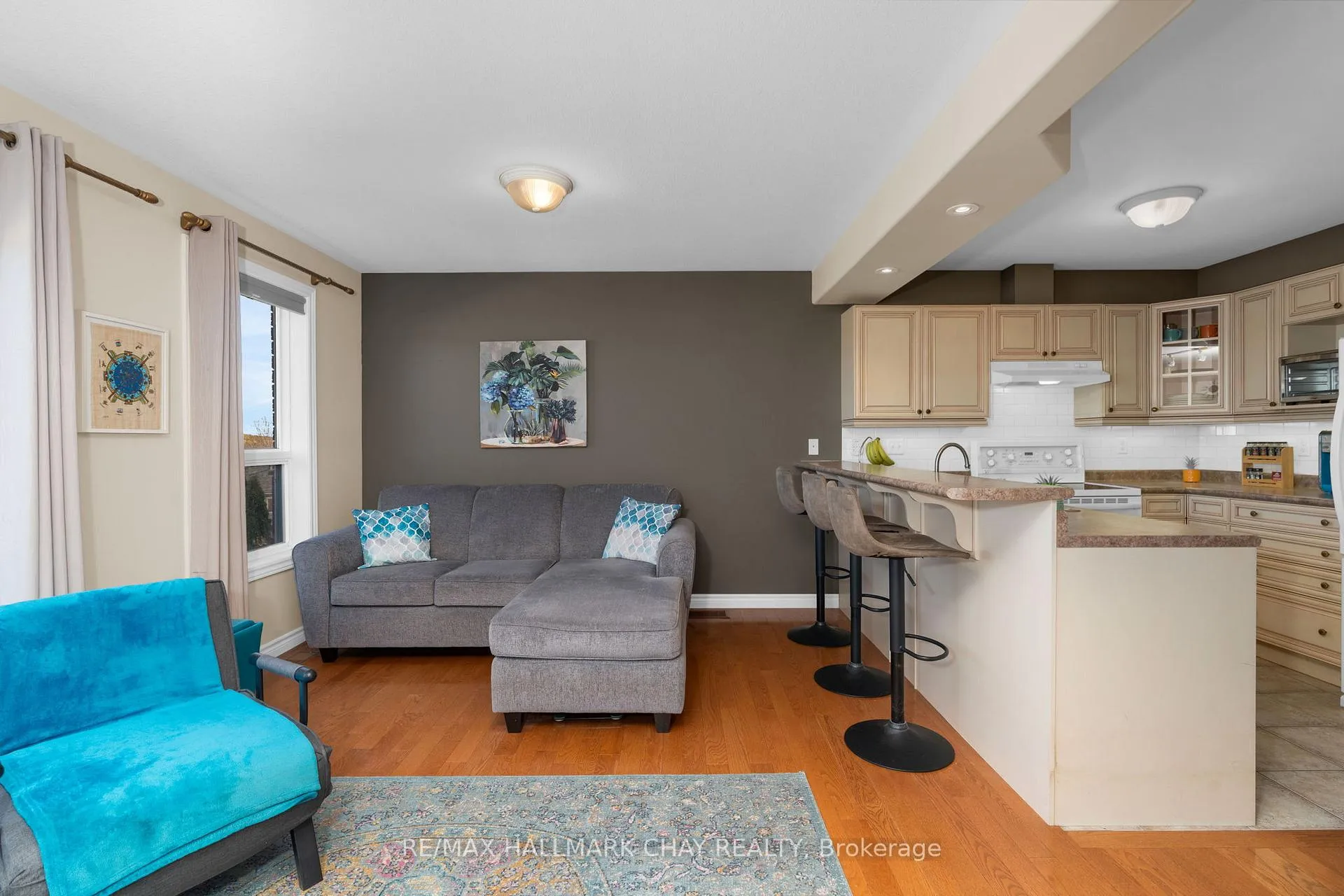 Photo 13 of 334 Cundles Road E, Barrie, Little Lake — HOMEH