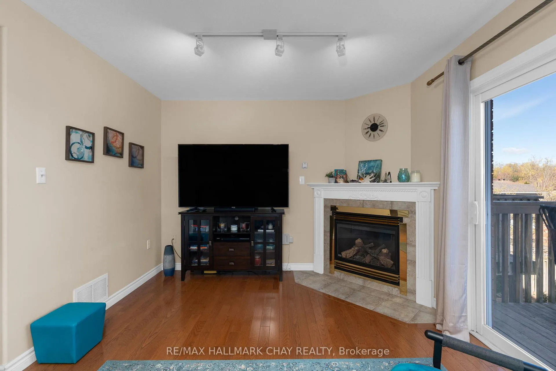 Photo 14 of 334 Cundles Road E, Barrie, Little Lake — HOMEH