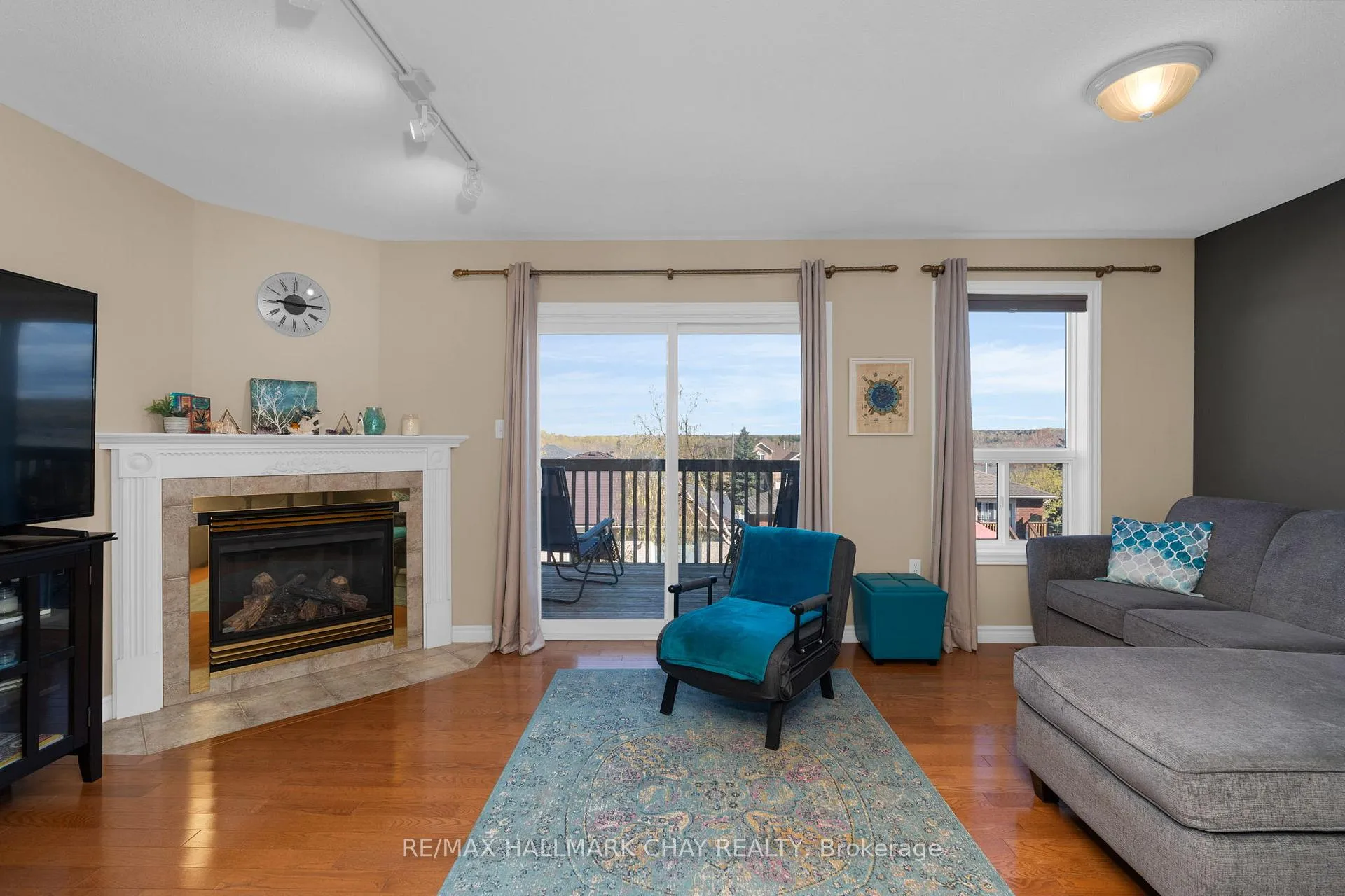 Photo 16 of 334 Cundles Road E, Barrie, Little Lake — HOMEH