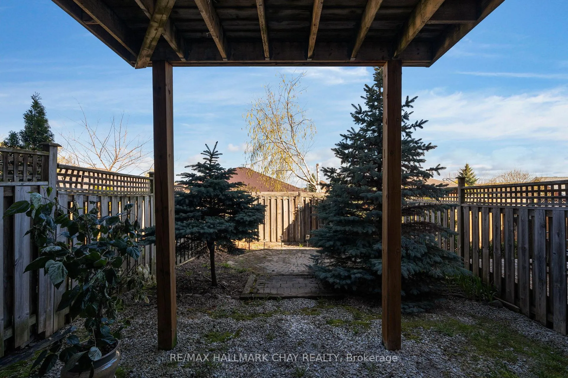 Photo 29 of 334 Cundles Road E, Barrie, Little Lake — HOMEH