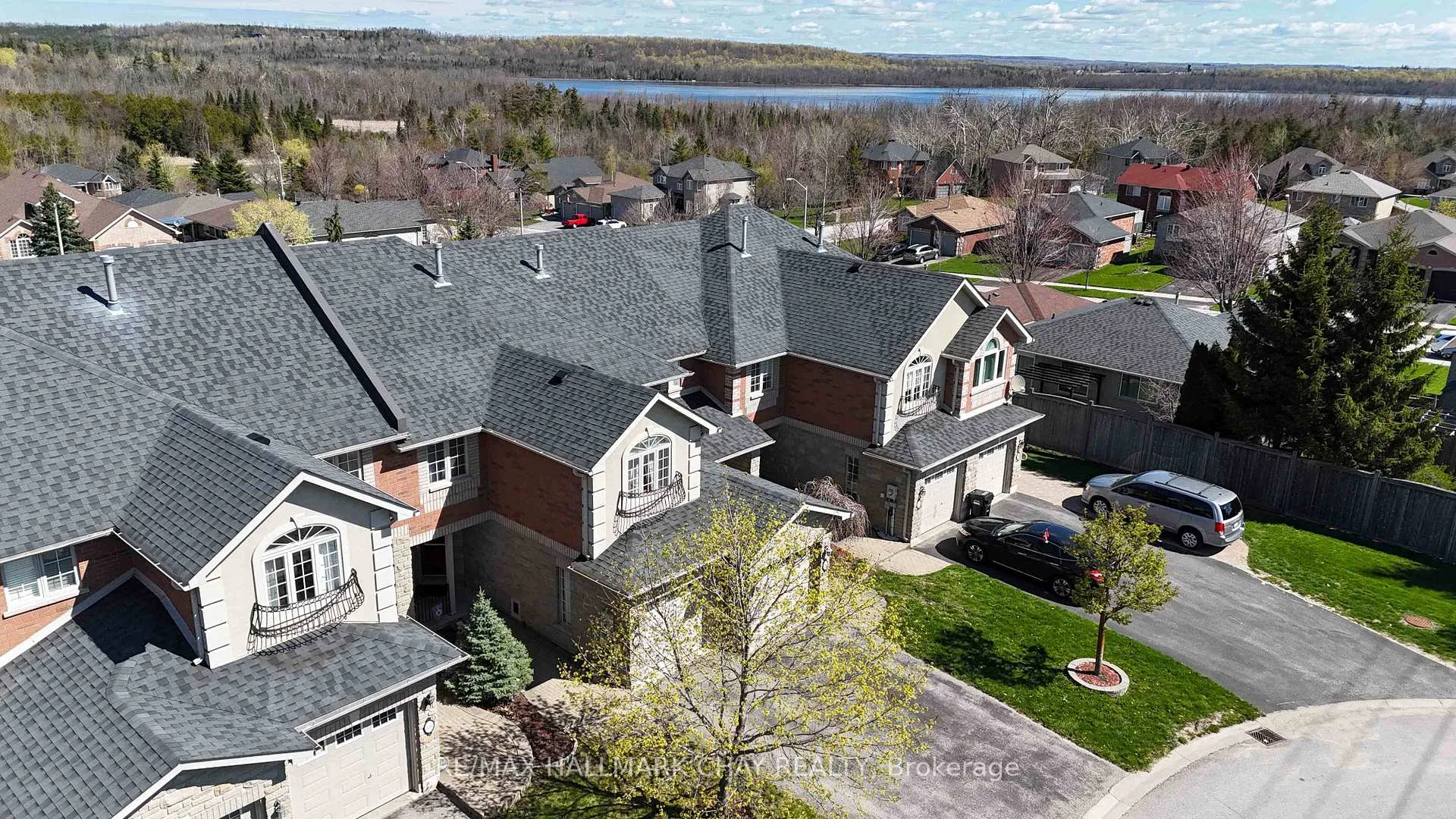 Photo 32 of 334 Cundles Road E, Barrie, Little Lake — HOMEH