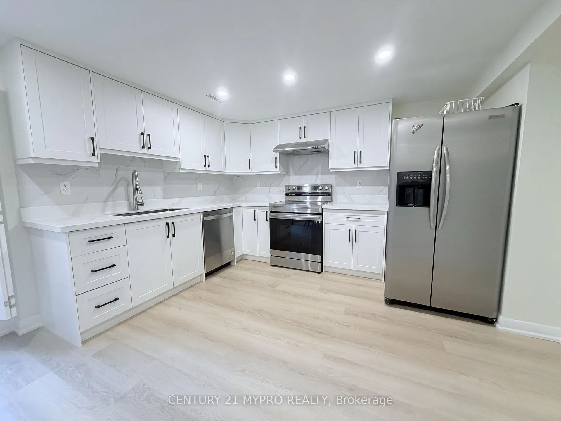 Photo 3 of Unit Lower, 8 Cedar Forest Court, Markham, Royal Orchard — HOMEH