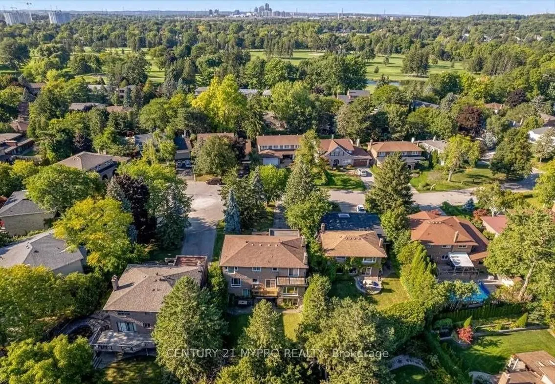 Photo 8 of Unit Lower, 8 Cedar Forest Court, Markham, Royal Orchard — HOMEH