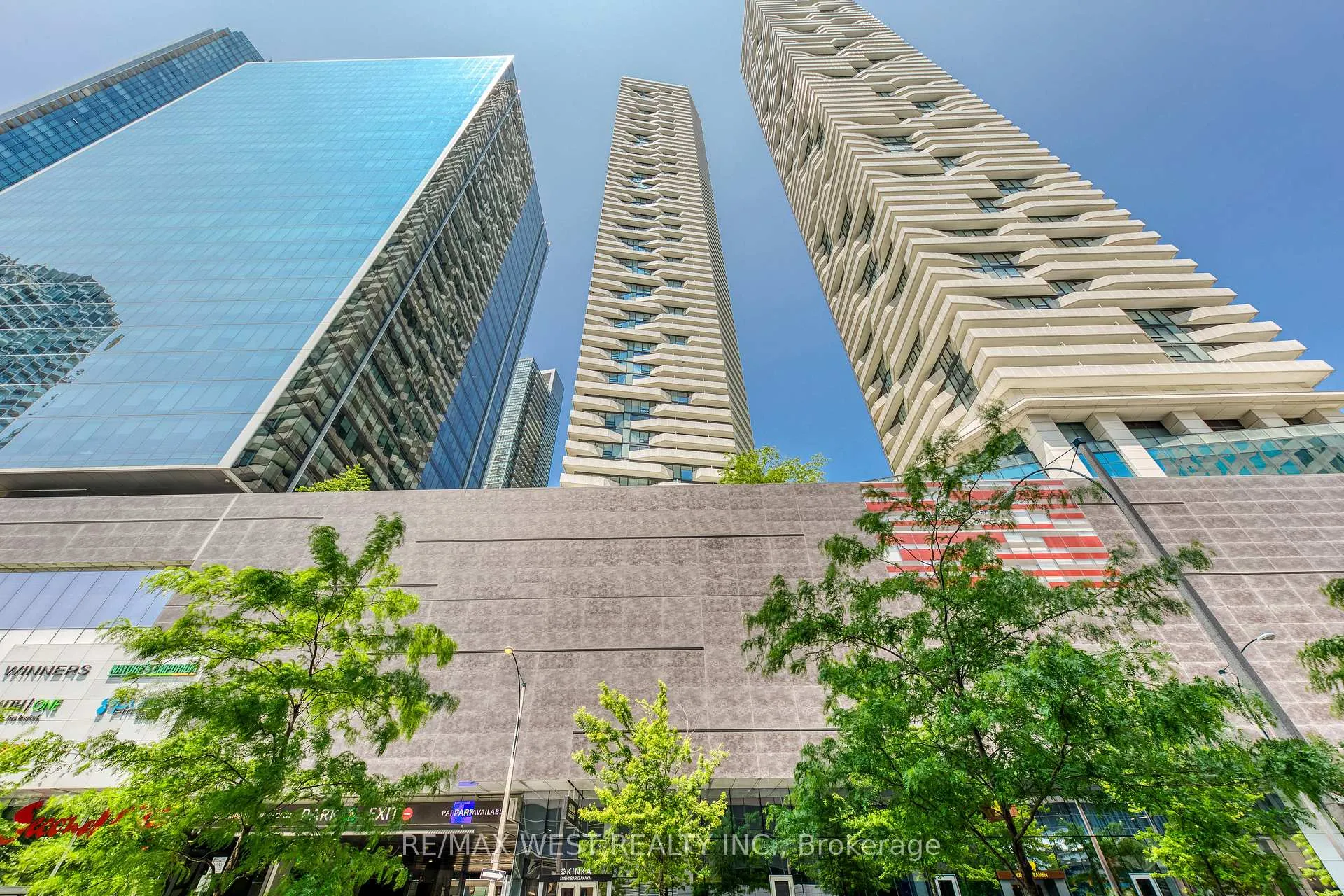 Front of Unit 2004, 100 Harbour Street