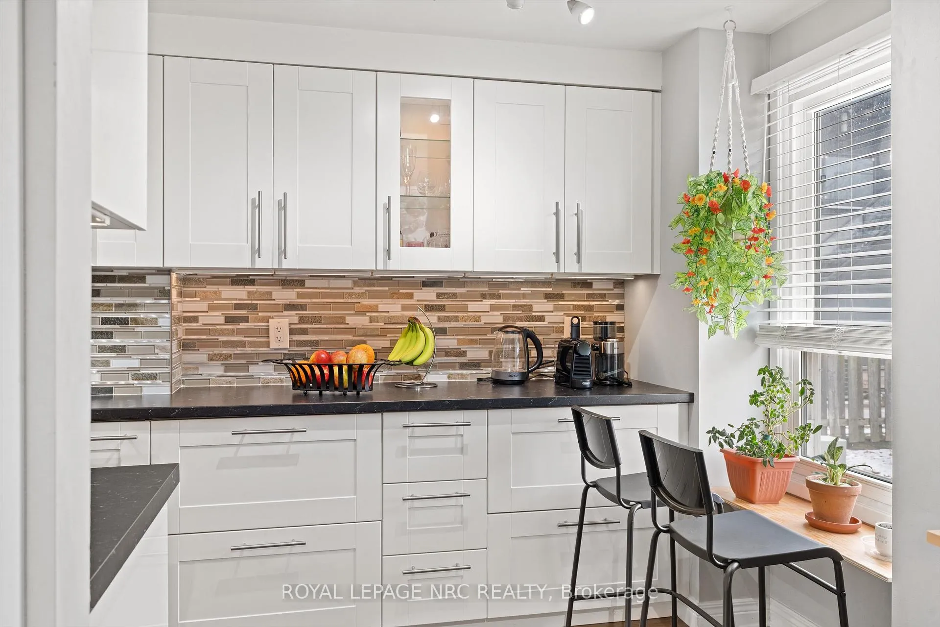 Photo 2 of Unit 18, 242 Lakeport Road, St. Catharines, Lakeport — HOMEH