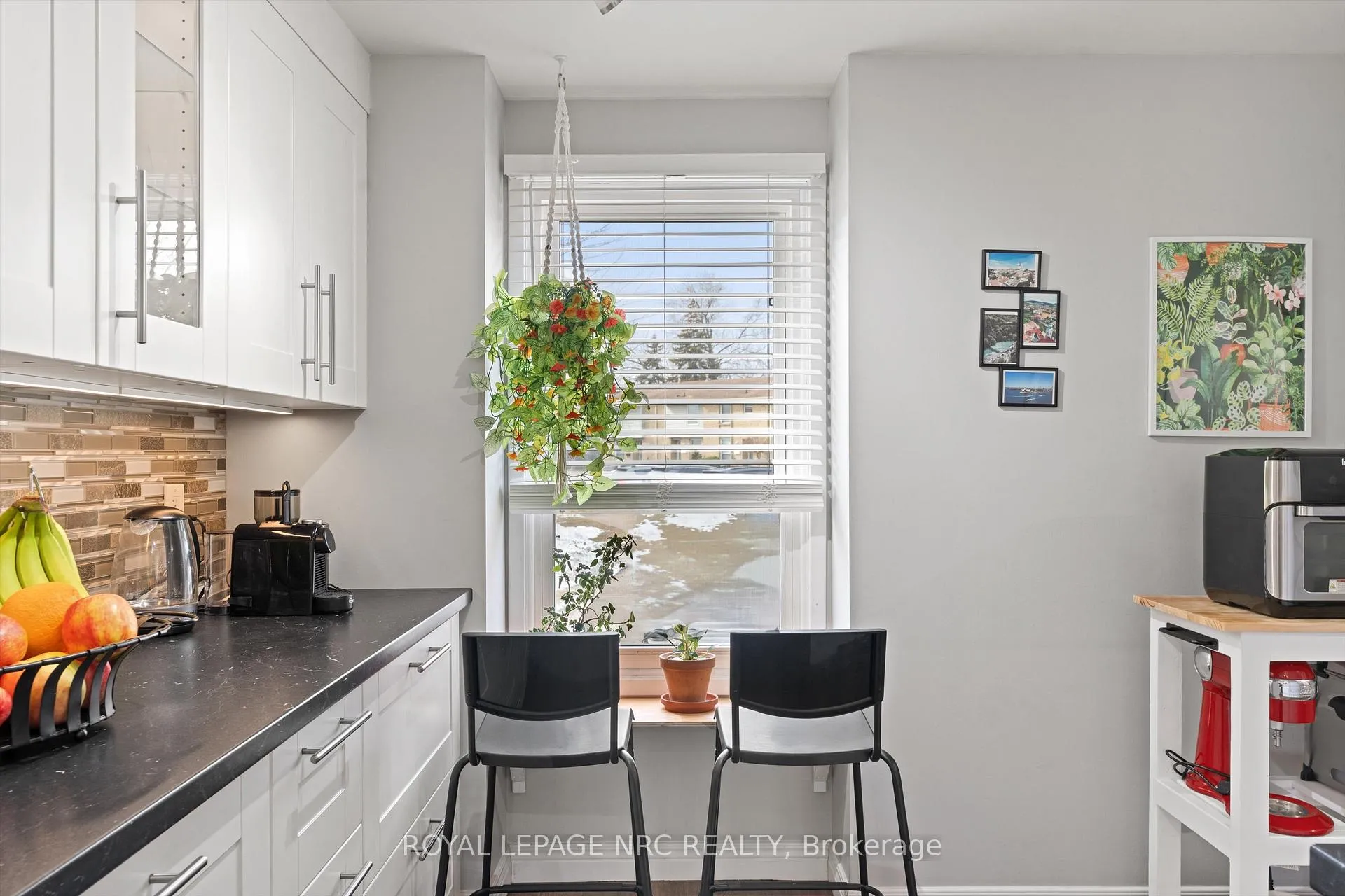 Photo 3 of Unit 18, 242 Lakeport Road, St. Catharines, Lakeport — HOMEH