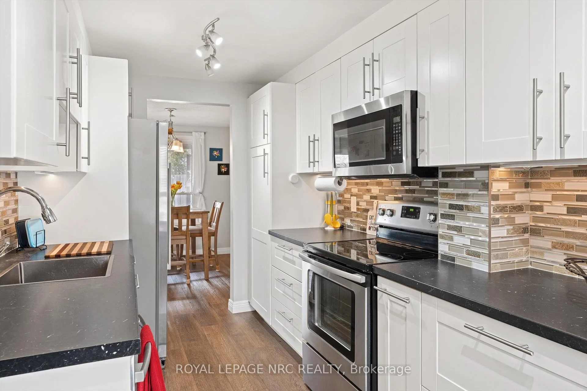 Photo 5 of Unit 18, 242 Lakeport Road, St. Catharines, Lakeport — HOMEH