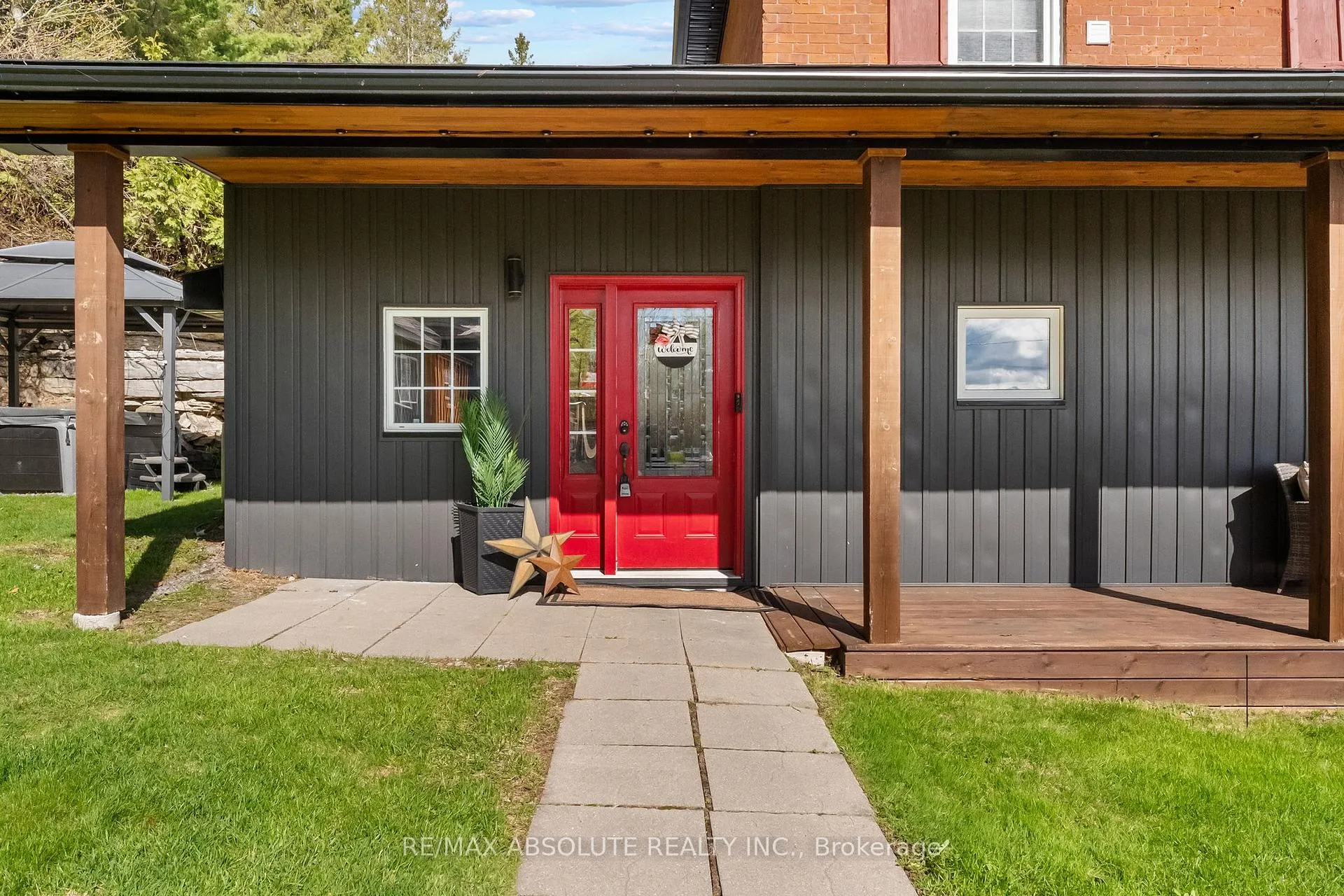Photo 2 of 1655 River Road, McNab/Braeside, Mcnab/Braeside Twps — HOMEH