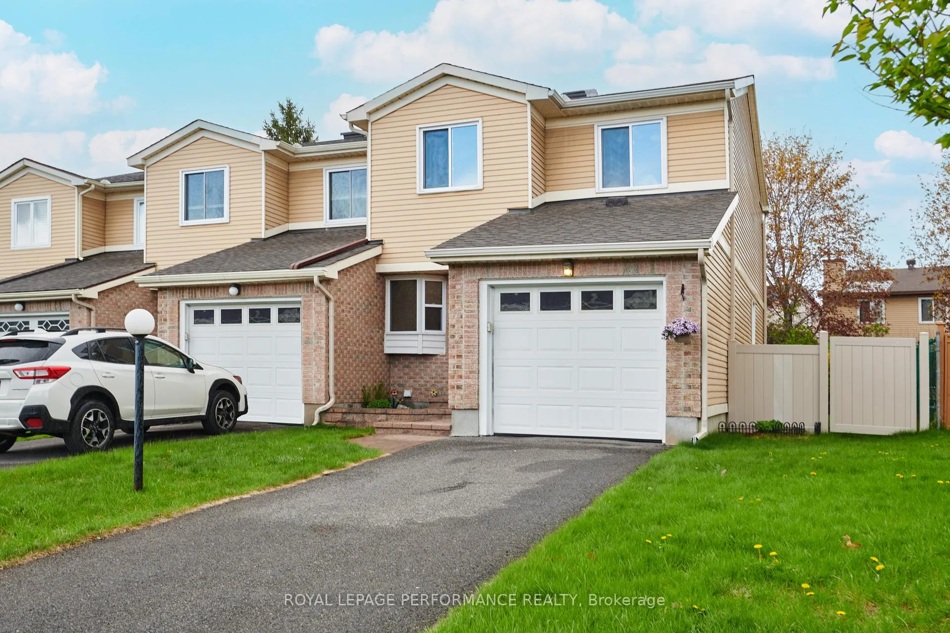 Photo 2 of 13 Shadetree Crescent, Ottawa, Borden Farm/Stewart Farm/Carleton Heights/Parkwood Hills — HOMEH