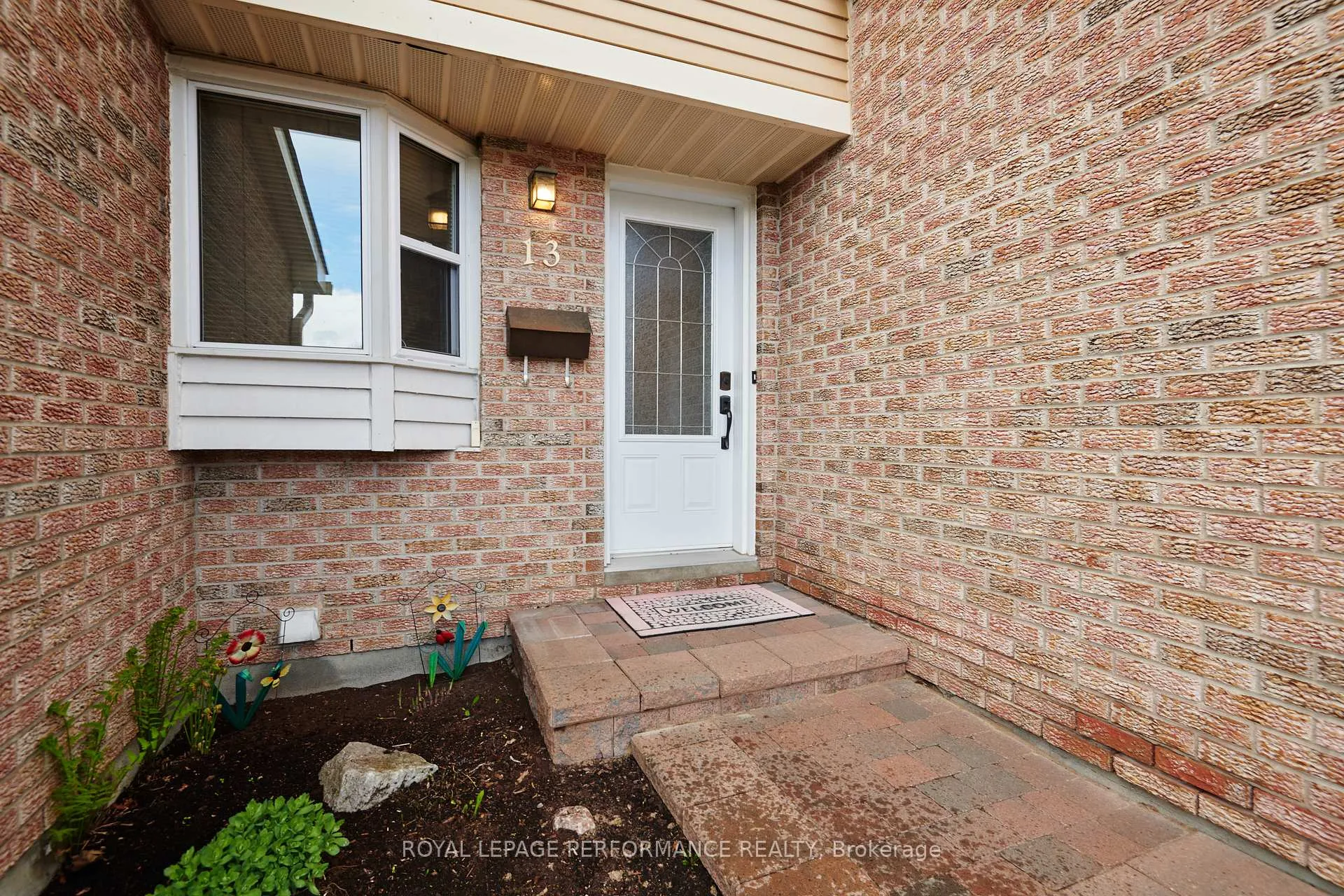 Photo 3 of 13 Shadetree Crescent, Ottawa, Borden Farm/Stewart Farm/Carleton Heights/Parkwood Hills — HOMEH