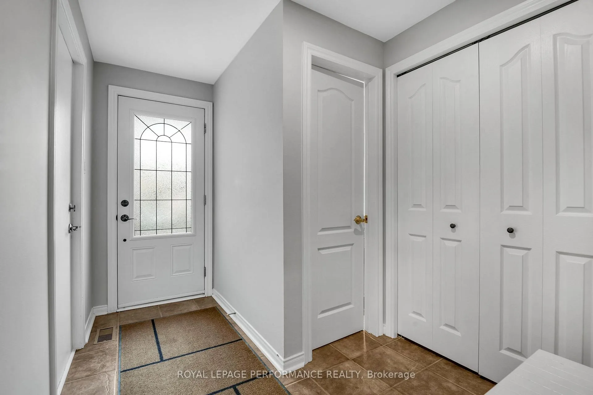 Photo 4 of 13 Shadetree Crescent, Ottawa, Borden Farm/Stewart Farm/Carleton Heights/Parkwood Hills — HOMEH