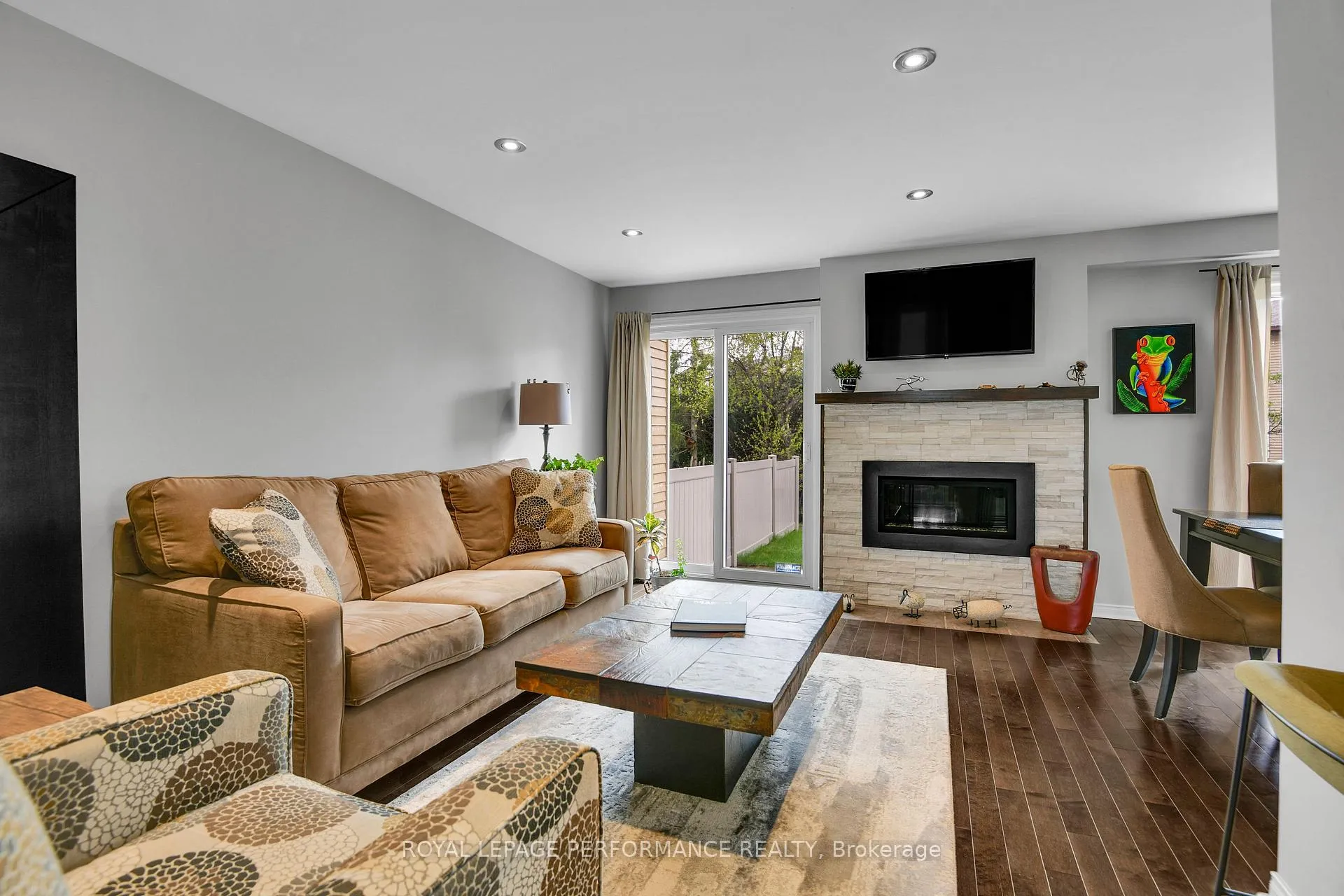 Photo 7 of 13 Shadetree Crescent, Ottawa, Borden Farm/Stewart Farm/Carleton Heights/Parkwood Hills — HOMEH