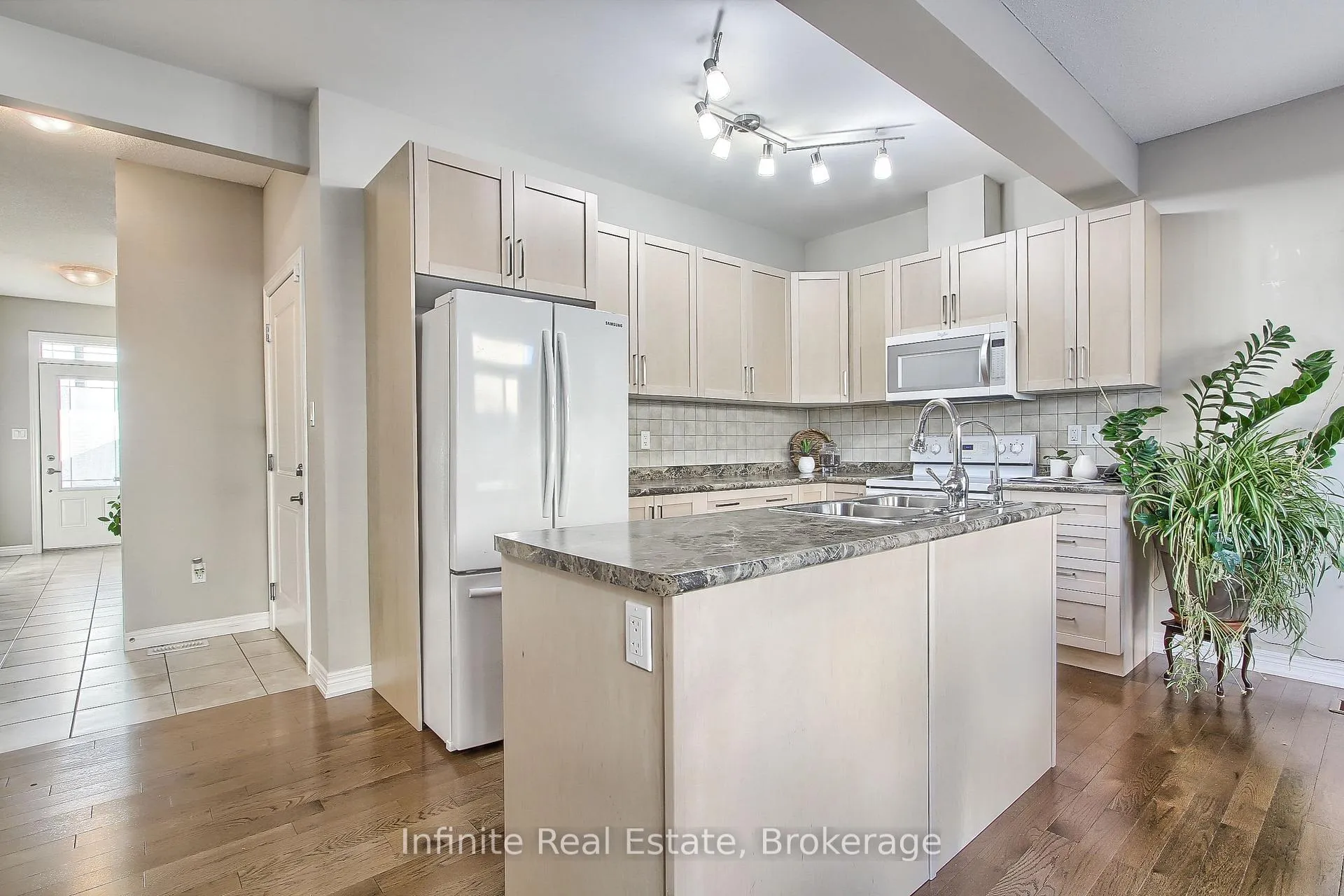 Photo 9 of Unit 11, 380 Lake Street, Grimsby, Grimsby Beach — HOMEH