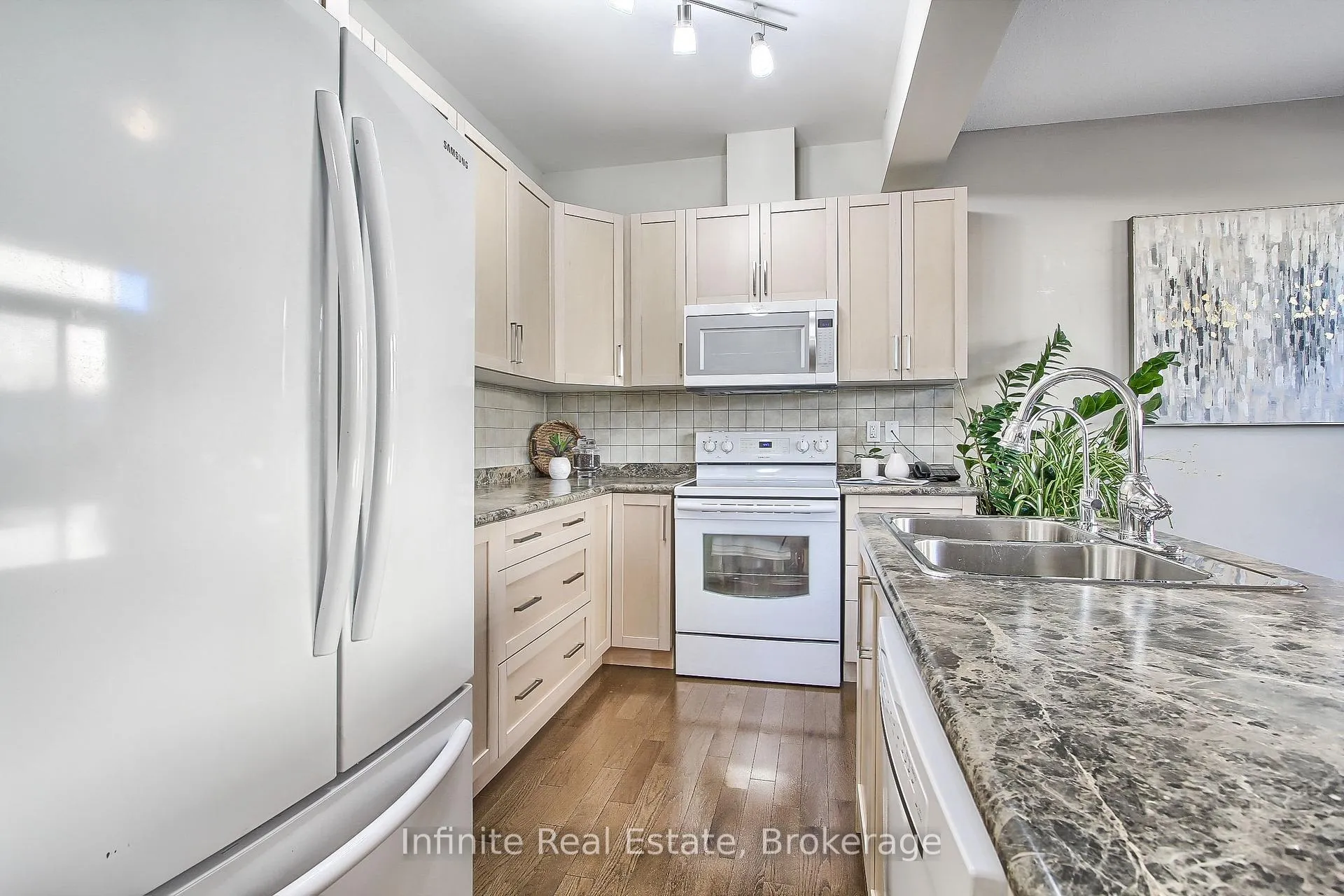 Photo 10 of Unit 11, 380 Lake Street, Grimsby, Grimsby Beach — HOMEH