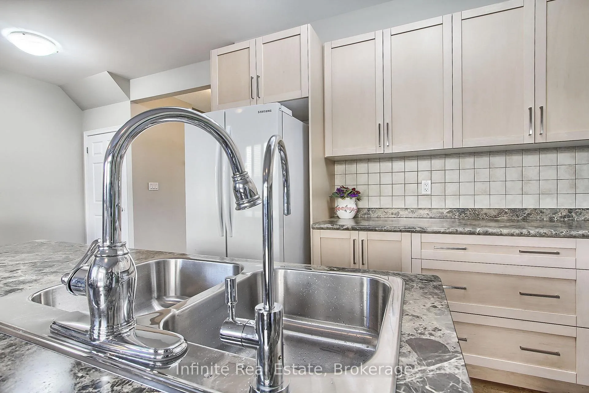 Photo 11 of Unit 11, 380 Lake Street, Grimsby, Grimsby Beach — HOMEH