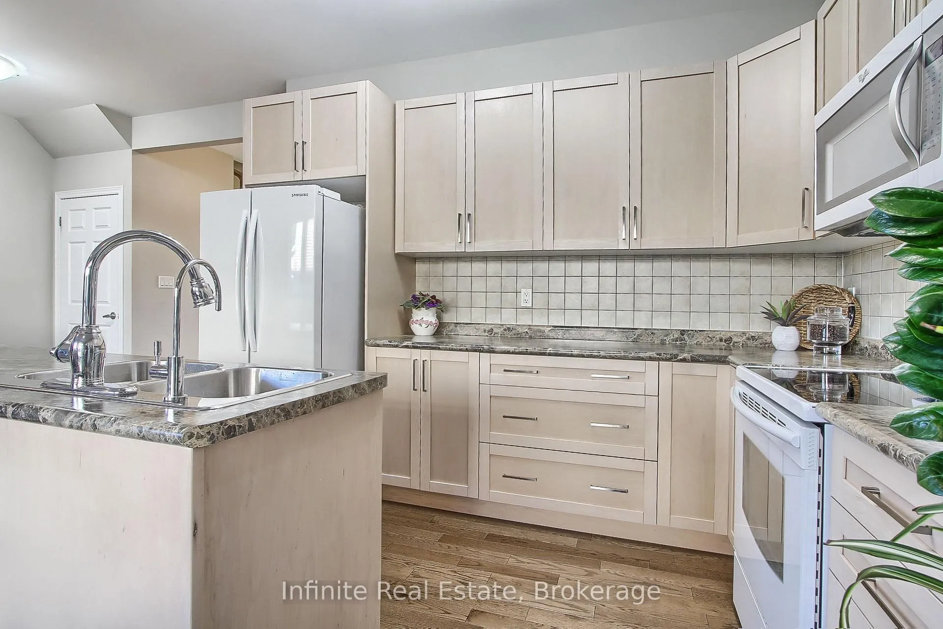 Photo 12 of Unit 11, 380 Lake Street, Grimsby, Grimsby Beach — HOMEH