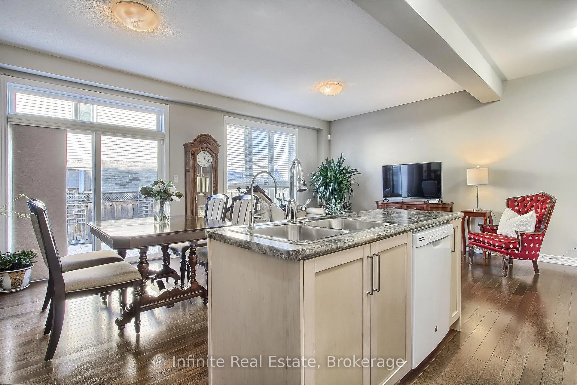 Photo 13 of Unit 11, 380 Lake Street, Grimsby, Grimsby Beach — HOMEH
