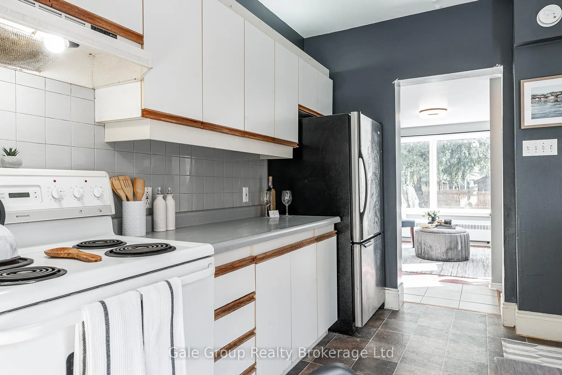 Photo 6 of 535 Ontario Street, Stratford — HOMEH
