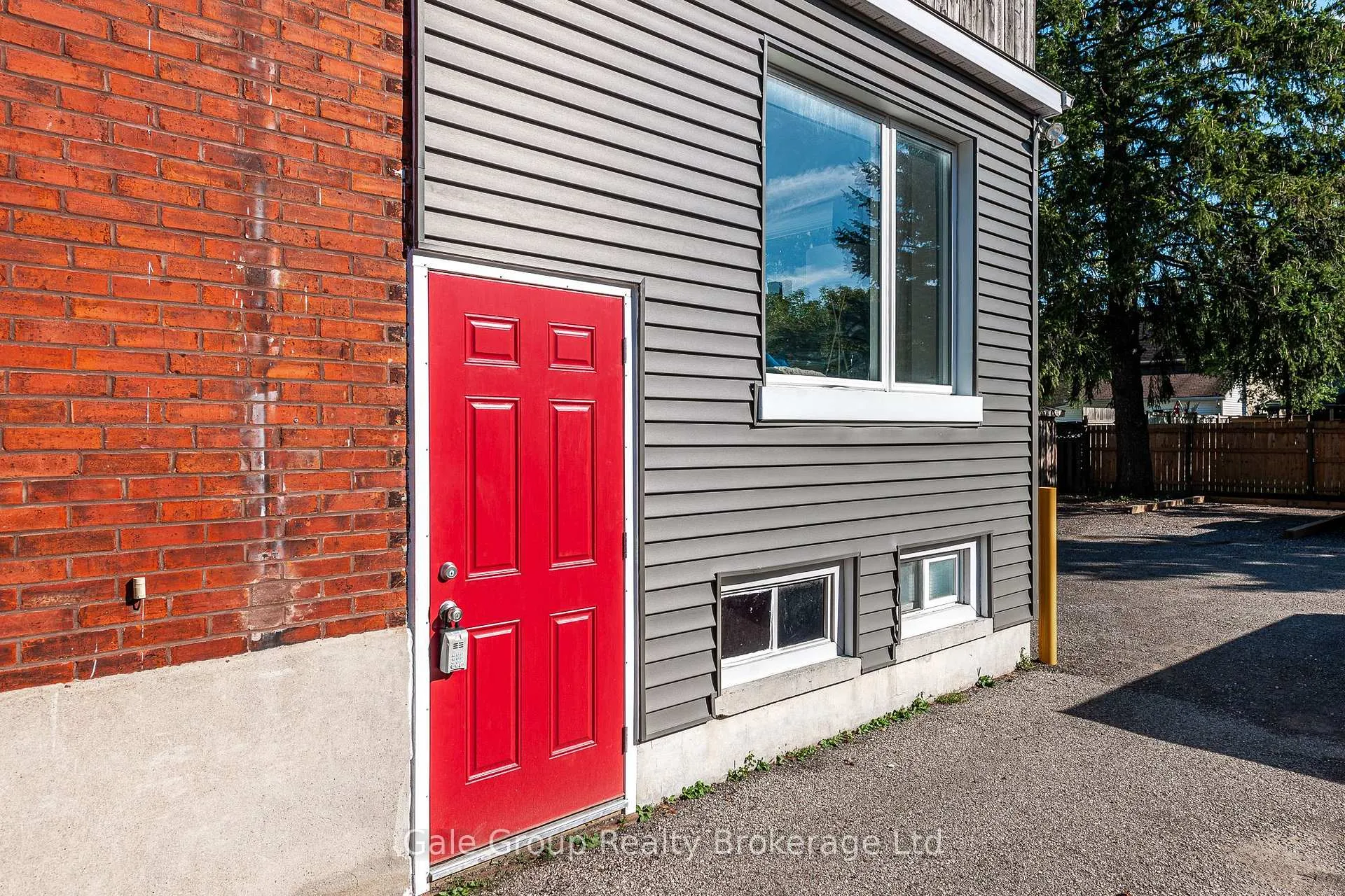 Photo 11 of 535 Ontario Street, Stratford — HOMEH