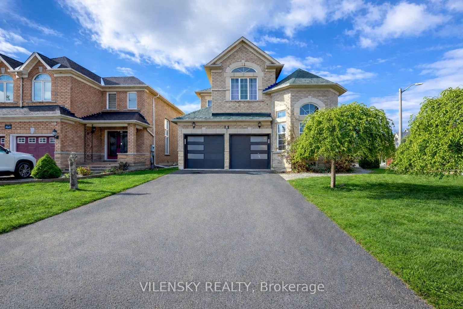 Photo 2 of 2 Eminence Road, Vaughan, Patterson — HOMEH