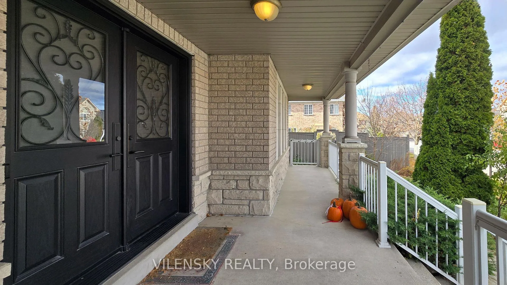 Photo 3 of 2 Eminence Road, Vaughan, Patterson — HOMEH