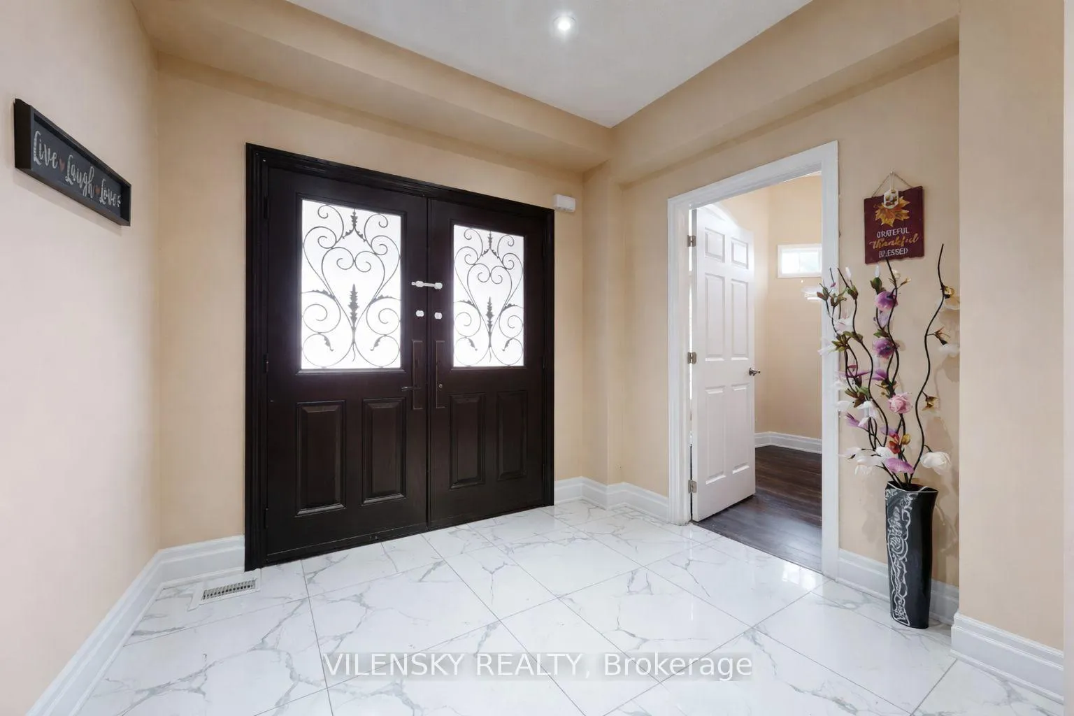 Photo 4 of 2 Eminence Road, Vaughan, Patterson — HOMEH