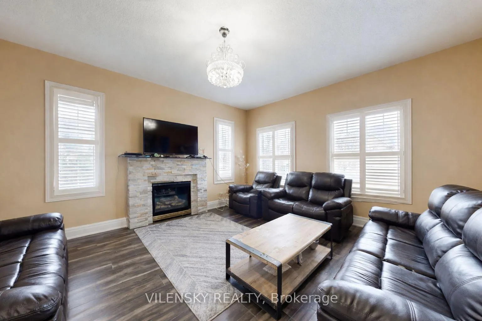 Photo 9 of 2 Eminence Road, Vaughan, Patterson — HOMEH