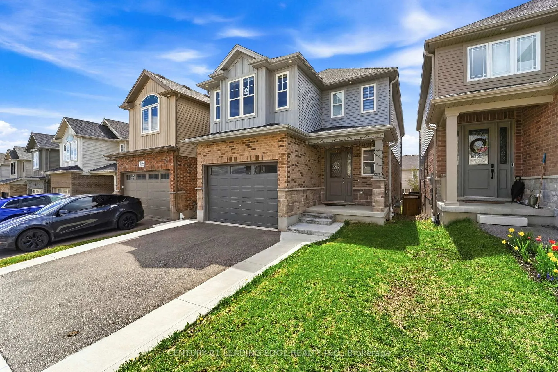 Photo 2 of 142 Rivertrail Avenue, Kitchener — HOMEH