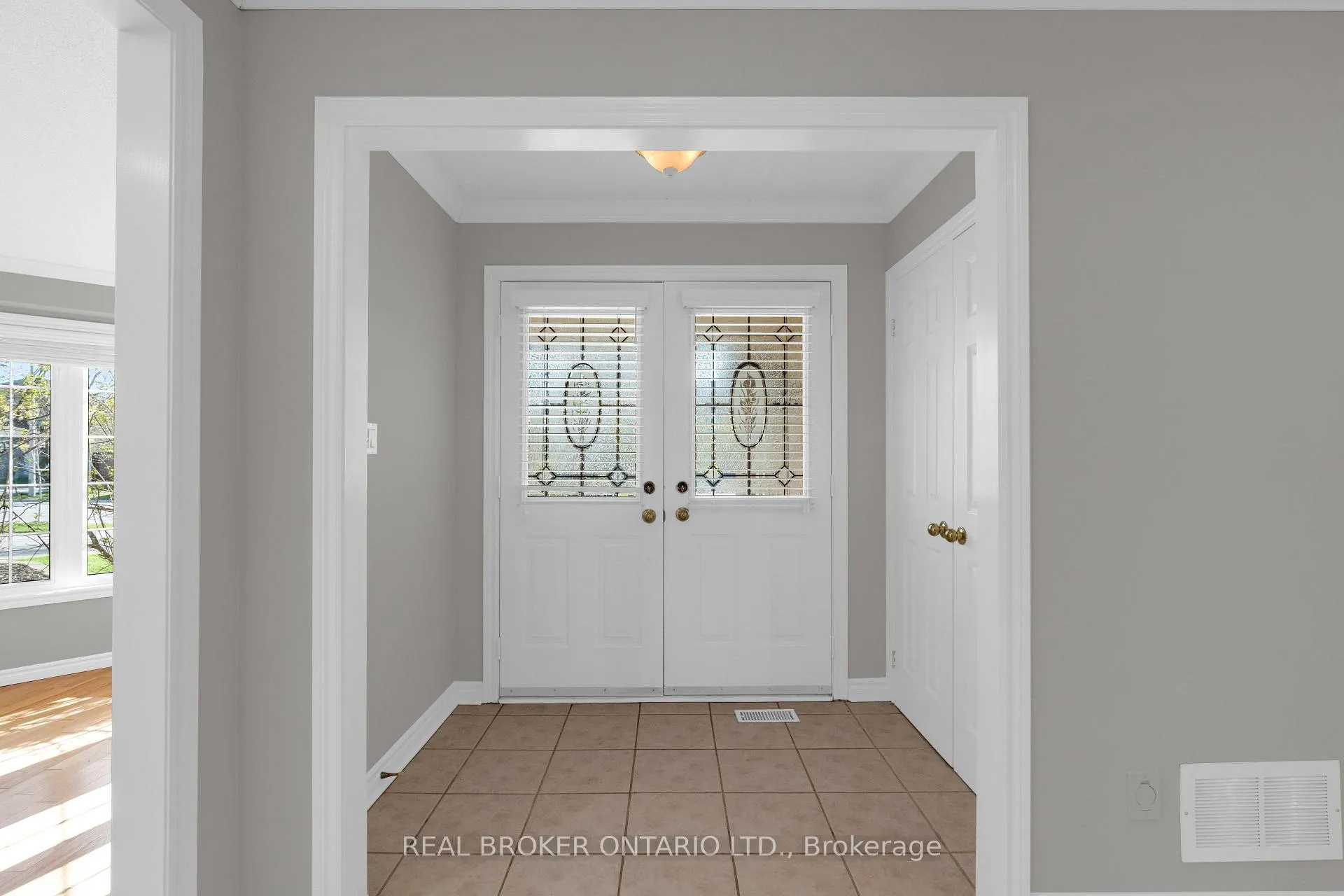Photo 3 of 50 Cloughley Drive, Barrie, Northwest — HOMEH