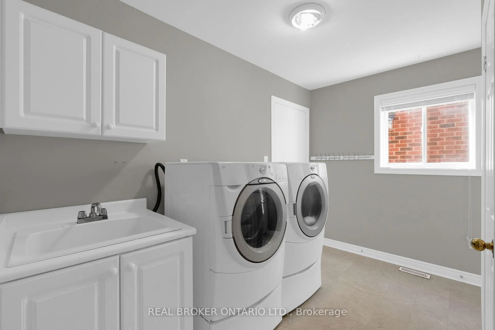Photo 11 of 50 Cloughley Drive, Barrie, Northwest — HOMEH