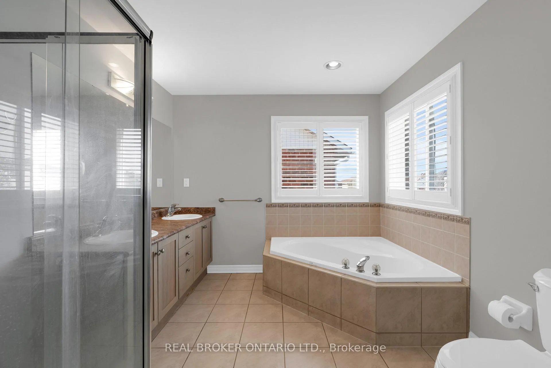 Photo 14 of 50 Cloughley Drive, Barrie, Northwest — HOMEH