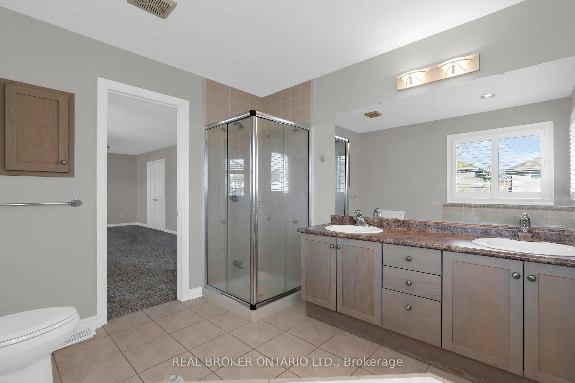 Photo 15 of 50 Cloughley Drive, Barrie, Northwest — HOMEH